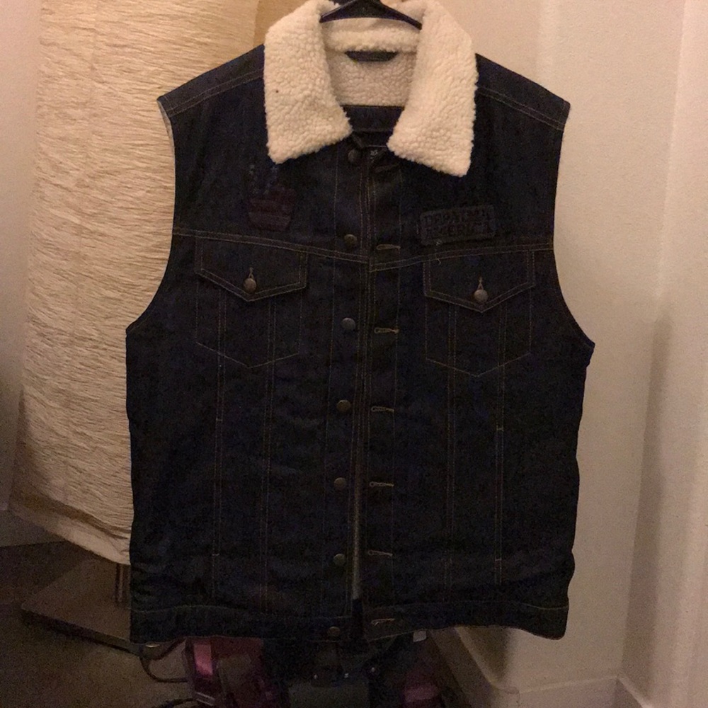Men’s denim Sherpa lined vest